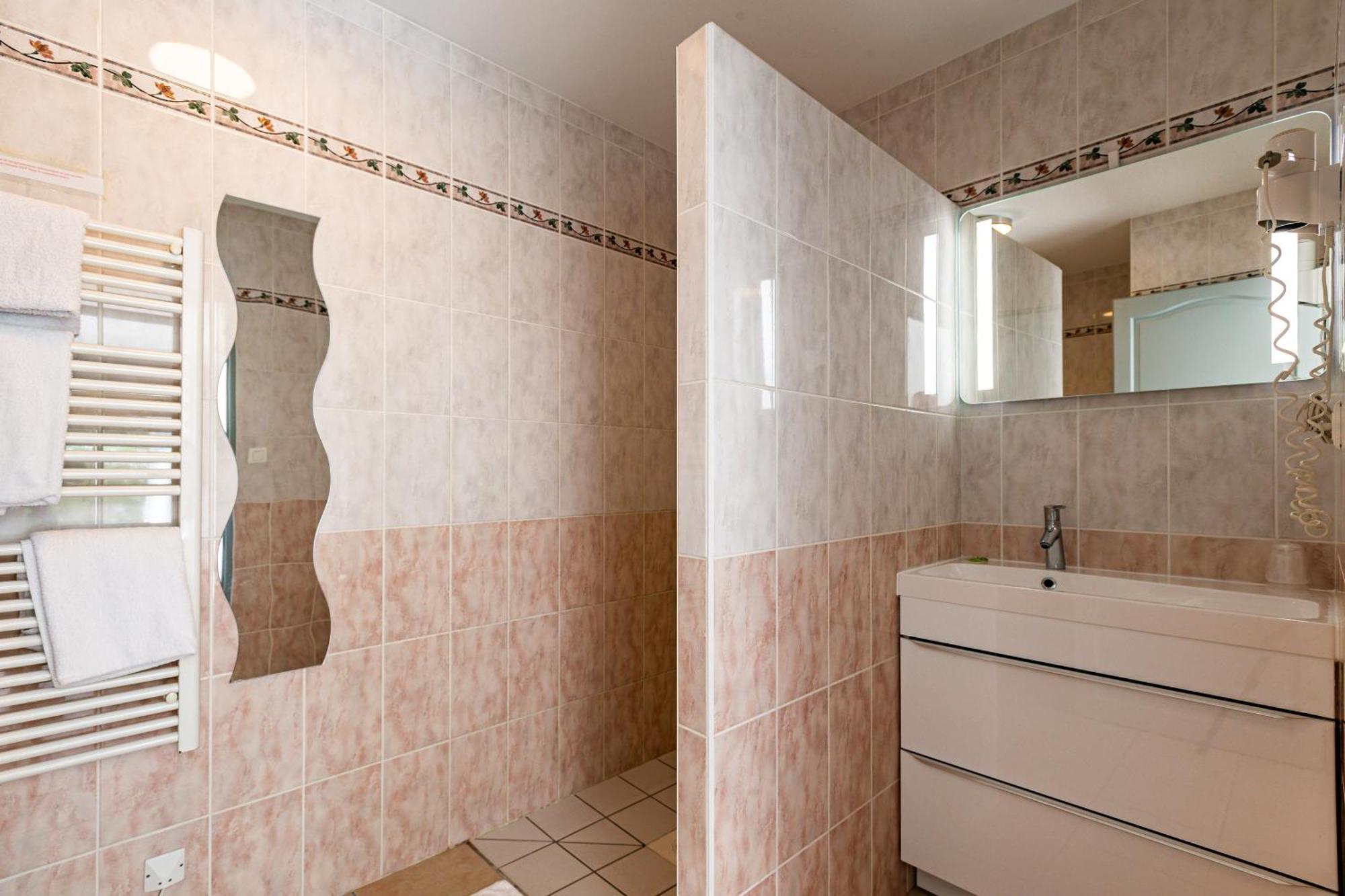 Logis Hotel L'Oliveraie Коньяк Экстерьер фото