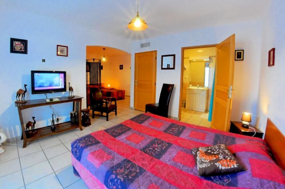 Logis Hotel L'Oliveraie Коньяк Экстерьер фото